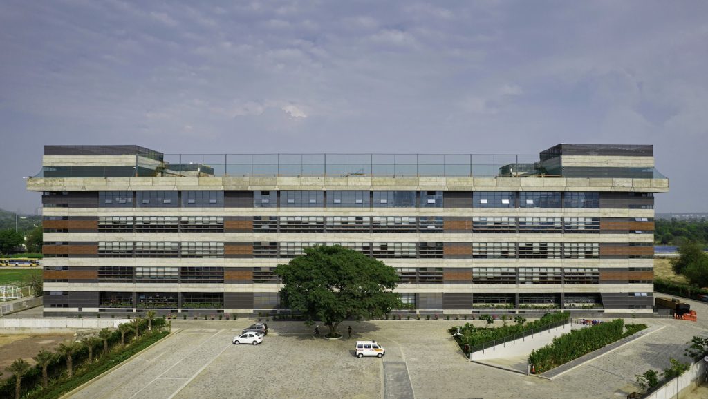 HIXS-Senior-Middle-Campus
