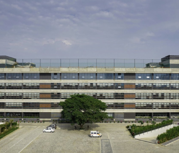 HIXS, Senior & Middle Campus